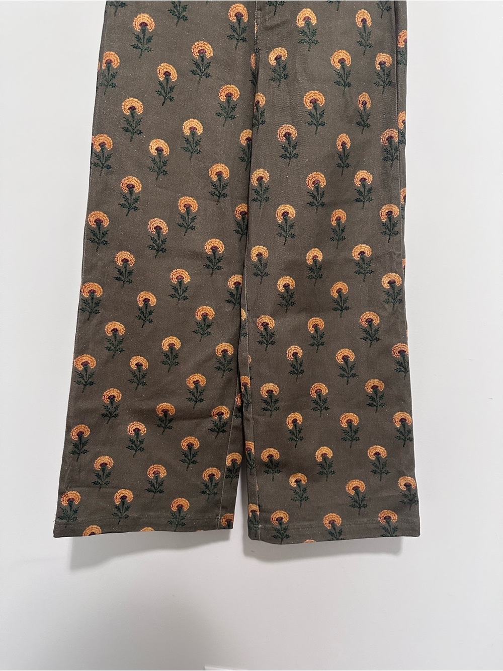 Entro Bethany Printed Wide Leg Pant in Olive/Moss - Picture 4 of 9